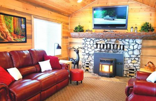 Wilsonia House | Sequoia Splendor, inside Kings Canyon NP by Visitors Center