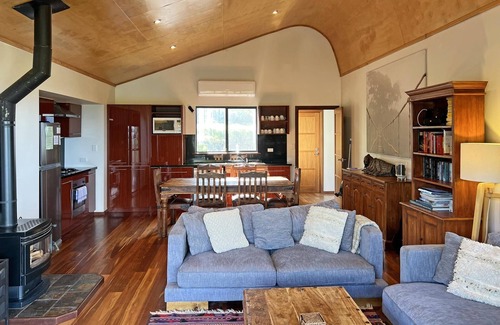 Shadforth House | Serendeva: Stunning views, private & EV charger