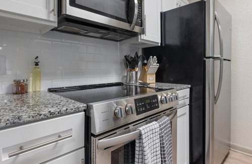 Carrboro Apartment | Serene 2BD 2BA | 5 min UNC | On-Site Gym