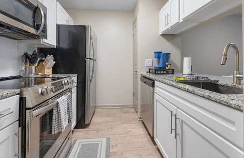 Carrboro Apartment | Serene 2BD 2BA | 5 min UNC | On-Site Gym