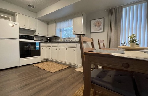 Nashport House | Serene 2BR: Near-Town Convenience Meets Nature Getaway, Ideal for All Travelers