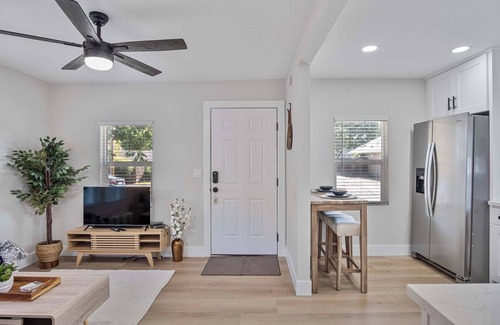 Modesto House | Serene and Stylish Getaway - Modesto, CA