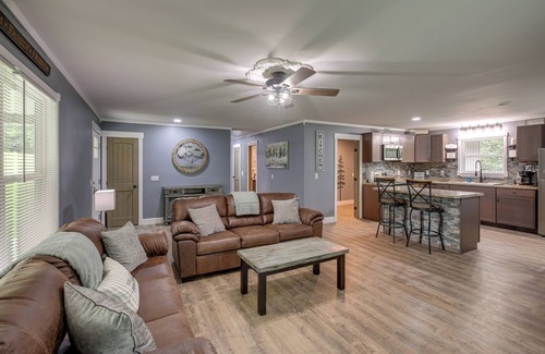 Bryant House | Serene Bryant Retreat w/Private Hot Tub!