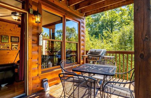 Pigeon Forge House | Serene Cabin w Grill Hot Tub & Resort Pool