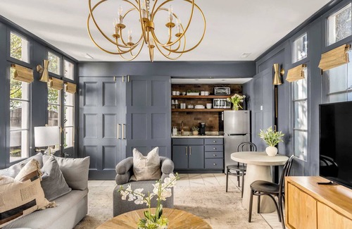 Cannonborough Elliotborough Villa | Serene Cottage with Beautiful Garden & Heated Pool