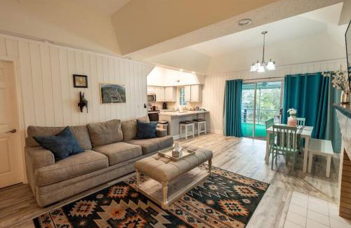 Rocky Mount House | Serene Duplex Lakefront Retreat: sleeps up to 20