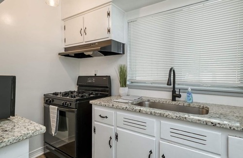 Palatka House | Serene Escape in Historic Palatka: Cute 2BR Home