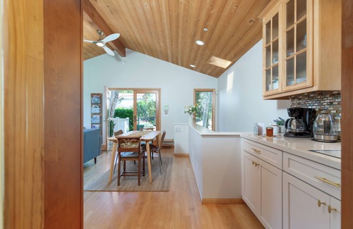 Fairbanks Ranch House | Serene Garden Retreat in a Charming Rancho Santa Fe Guest House