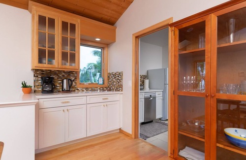 Fairbanks Ranch House | Serene Garden Retreat in a Charming Rancho Santa Fe Guest House