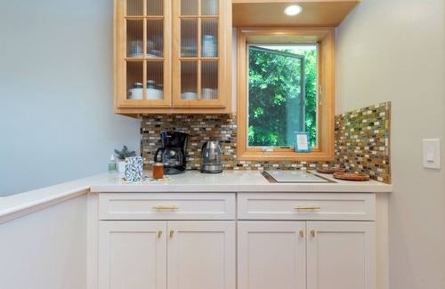 Fairbanks Ranch House | Serene Garden Retreat in a Charming Rancho Santa Fe Guest House