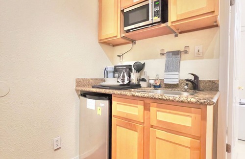 Willow Glen House | Serene Guest Suite w/Private Bath and Kitchenette