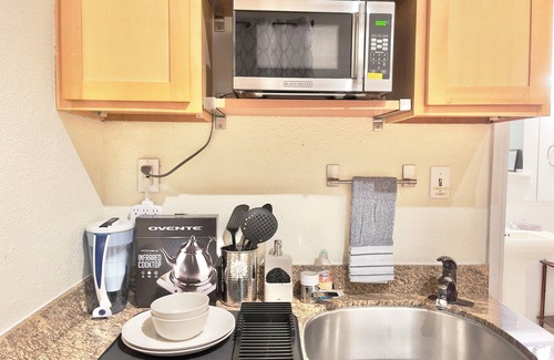 Willow Glen House | Serene Guest Suite w/Private Bath and Kitchenette