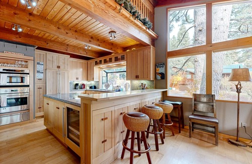 Ponderosa Palisades House | Serene home with fireplace, wood stove, kitchen, W/D, hot tub, & gas grill