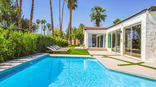 Palm Springs Apartment | Serene home with pool with mountain views