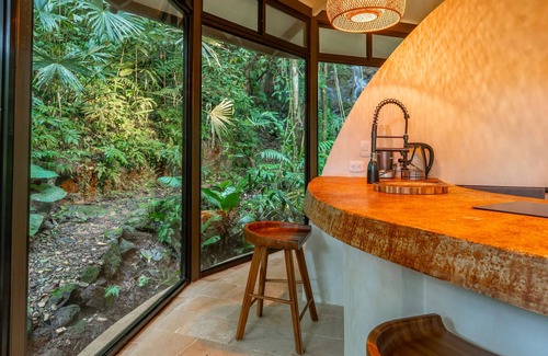Dominical House | Serene jungle treehouse with waterfall hikes, AC, balcony & king bed