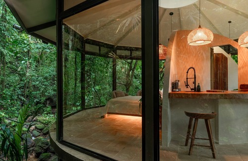 Dominical House | Serene jungle treehouse with waterfall hikes, AC, balcony & king bed