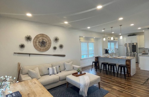 Fairport Harbor House | Serene Lake Home Getaway! Kayak and Paddleboard Rentals!