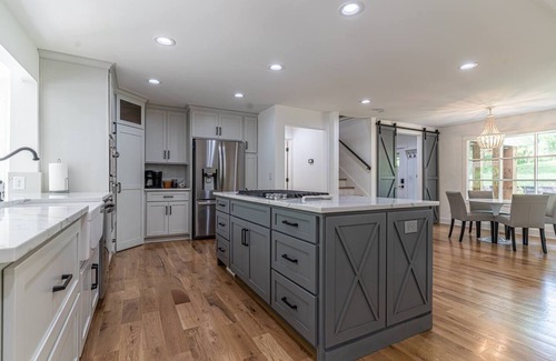 Gainesville House | Serene Lakeside Cottage | Sunset Views | Dock | Firepit + EV Charger!