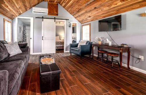 Marion House | Serene Loft Cabin with Outdoor Grill and Fire Pit in Creal Springs, Illinois