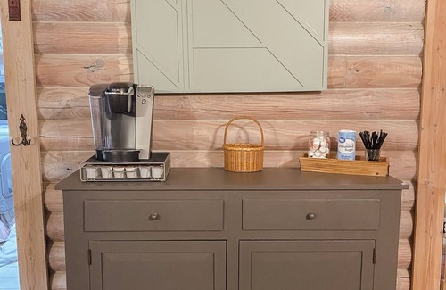 Cary Cabin | Serene Log Cabin Haven: Experience Rustic Charm in Cary- families welcome!