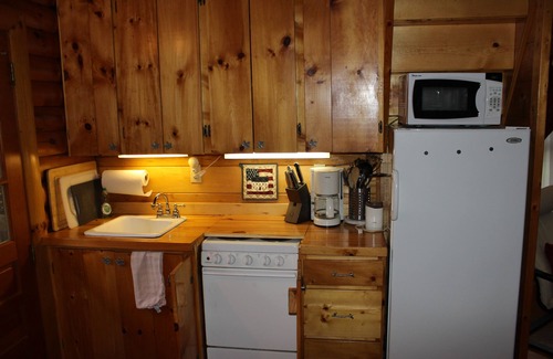 Middletown Cabin | Serene Log Cabin Nestled Among the Battlefields
