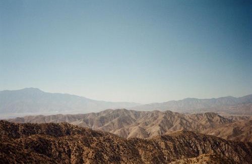 Wonder Valley House | Serene Modern Home Backdoor with great WiFi, games, movies, patio seating and bbq Easy Access to North Joshua Tree National Park in 10 minutes