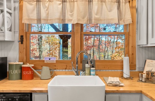 Lupton City House | Serene Mountain Hideaway: Hot Tub & Pizza Oven