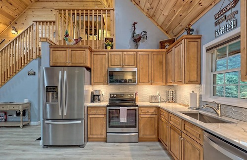 Helen Cabin | Serene Mountain Views | Hot Tub | Sauna | Game room