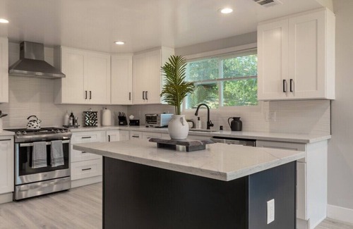 Menlo Park Apartment | Serene Oasis in Menlo Park's Finest Neighborhood