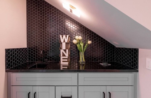 Menlo Park Apartment | Serene Oasis in Menlo Park's Finest Neighborhood