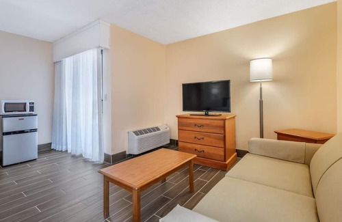 Seabreeze Park Hotel | Serene Oceanfront Escape | Private Balcony w/Breathtaking Views of the Ocean