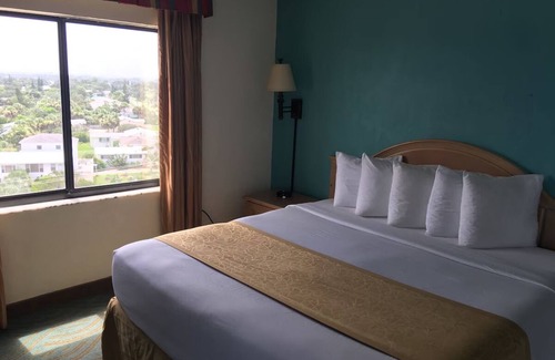 Seabreeze Park Hotel | Serene Oceanfront Escape | Private Balcony w/Breathtaking Views of the Ocean