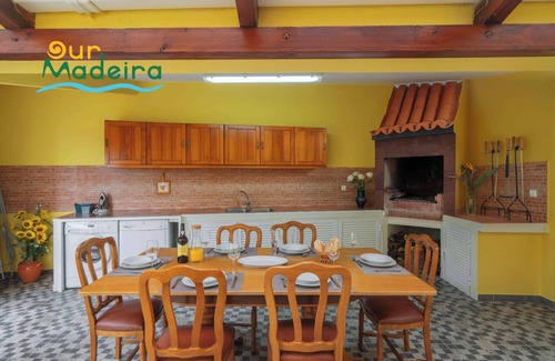 Prazeres Villa | Serene and spacious 3-bed villa|Yellow House