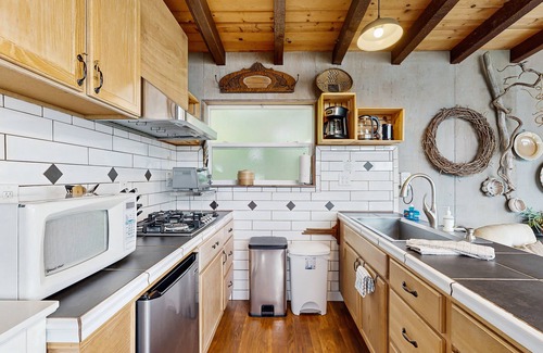 Mendocino House | Serene & Relaxing Coastal Home w/Free WiFi, Deck, Enclosed Yard, & Ocean Views