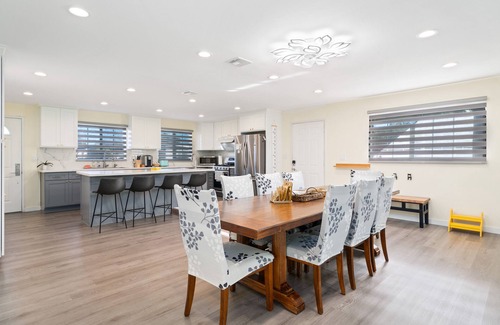 Harbor House | Serene Retreat in East Long Beach