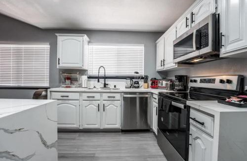 Paradise Villa | Serene Stays for You & Family Perfect StarVacatio