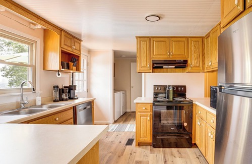 Trenton House | Serene Trenton Home w/Pool & Mountain Views!