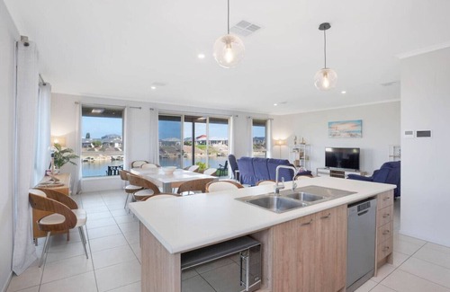 Nangkita House | Serenity 24 Waterfront Living on Hindmarsh Island