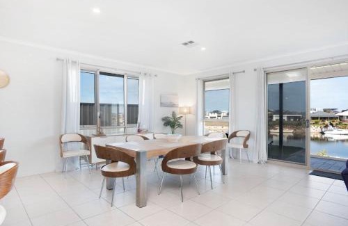 Nangkita House | Serenity 24 - Waterfront Living on Hindmarsh Island