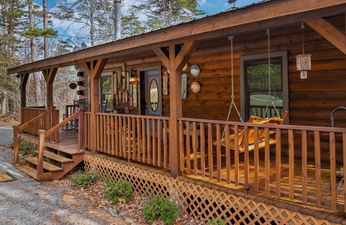 Mentone Cabin | Serenity-A Romantic Secluded Riverfront 1 level expansive log cabin with hot-tub