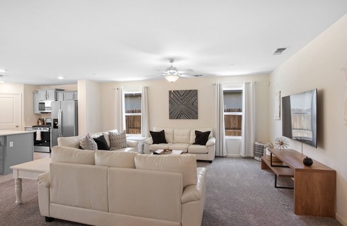 Merced House | Serenity, a tranquil 4-bed, 3-bath home minutes away from UC Merced.