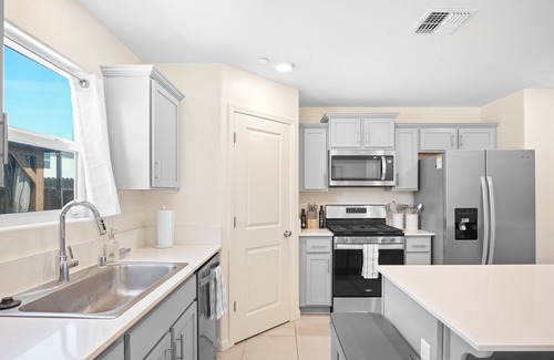 Merced House | Serenity, a tranquil 4-bed, 3-bath home minutes away from UC Merced.