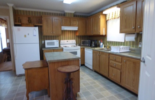 Crawford House | Serenity and peace only 15 miles from M.S.U., centrally located, pets considered