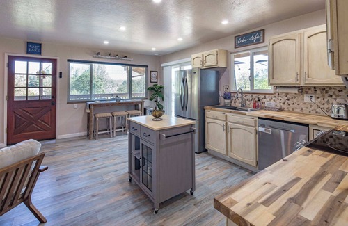 Copperopolis House | Serenity at the Lake for Large Family