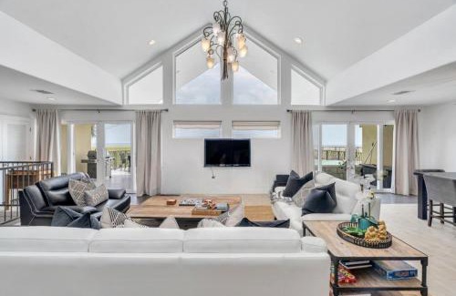 West End House | Serenity At The Lake Pool Retreat