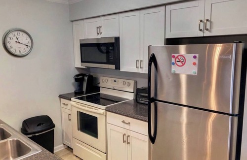 Waterford Plantation House | Serenity by the Coast: Near Airport & Golf Course