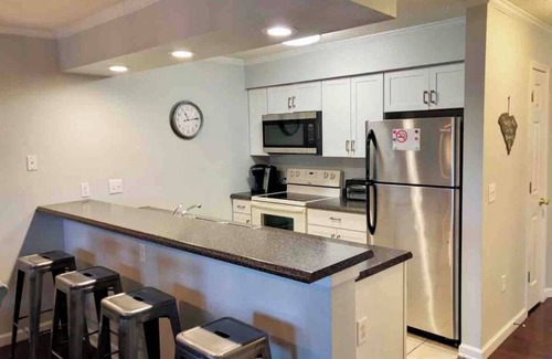 Waterford Plantation House | Serenity by the Coast: Near Airport & Golf Course