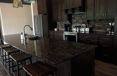 Somerdale House | Serenity by The Pond is a spacious 3 bedroom only 5 minutes from Atwood Lake.