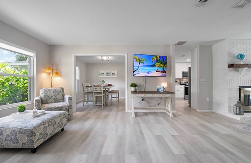 West Bradenton House | ⚓Serenity by the Sea! Cozy pool home w/putting green & fire pit!⚓