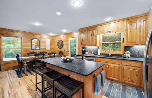 Cornelia House | Serenity Cabin, Riverfront, Fishing, Kayaking